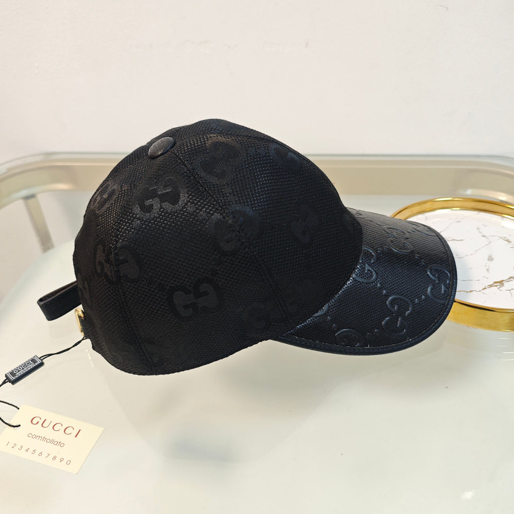 Sleek Black Baseball Cap with Textured Detailing