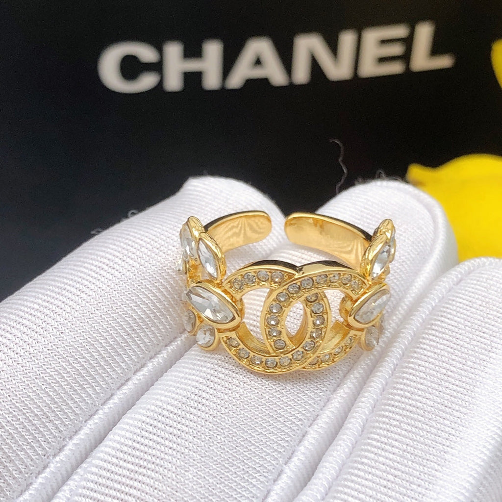 18K  Chanel Flower Crystals Ring