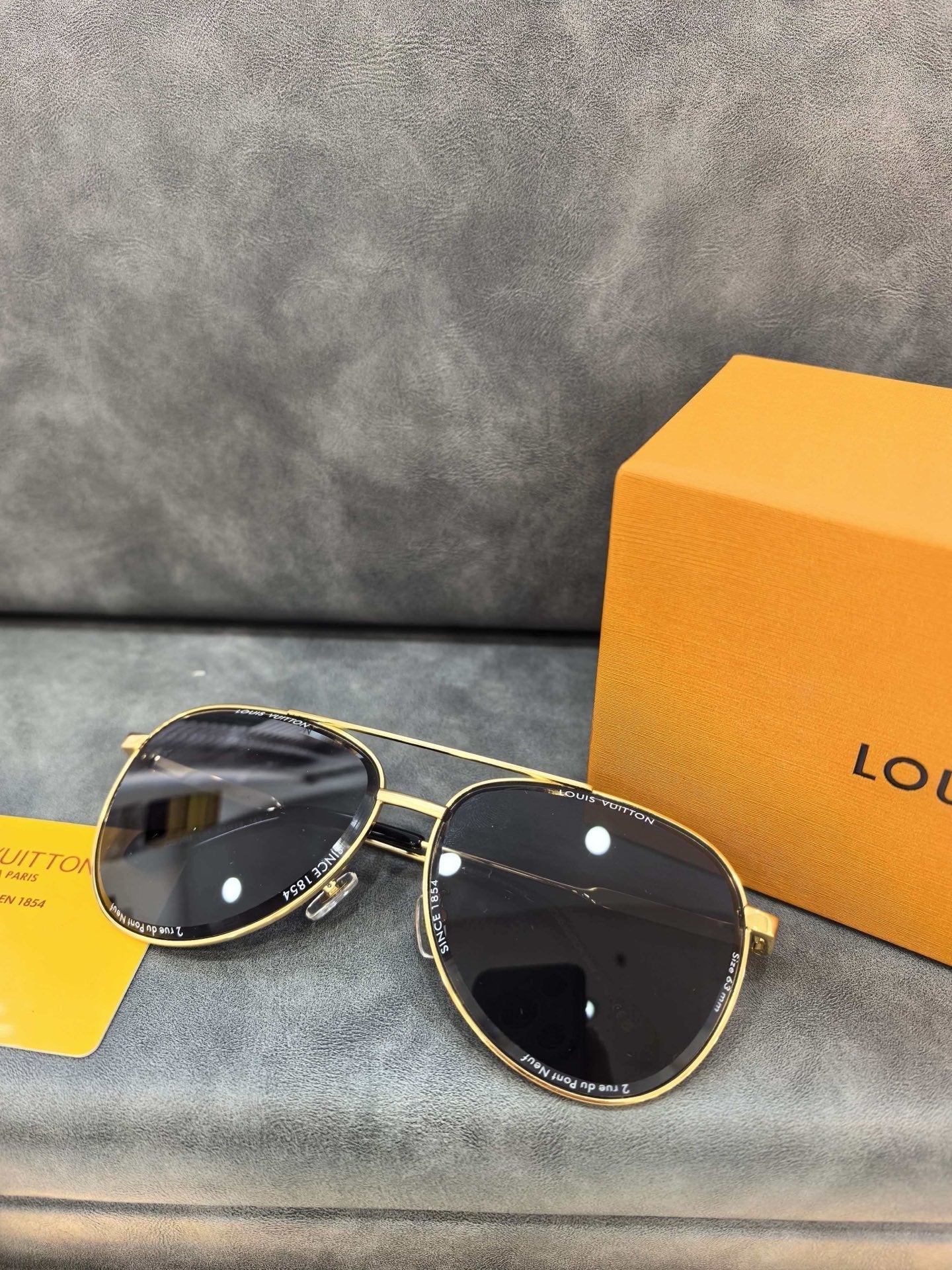 LOUIS VUITTON Sunglasses Z2636U